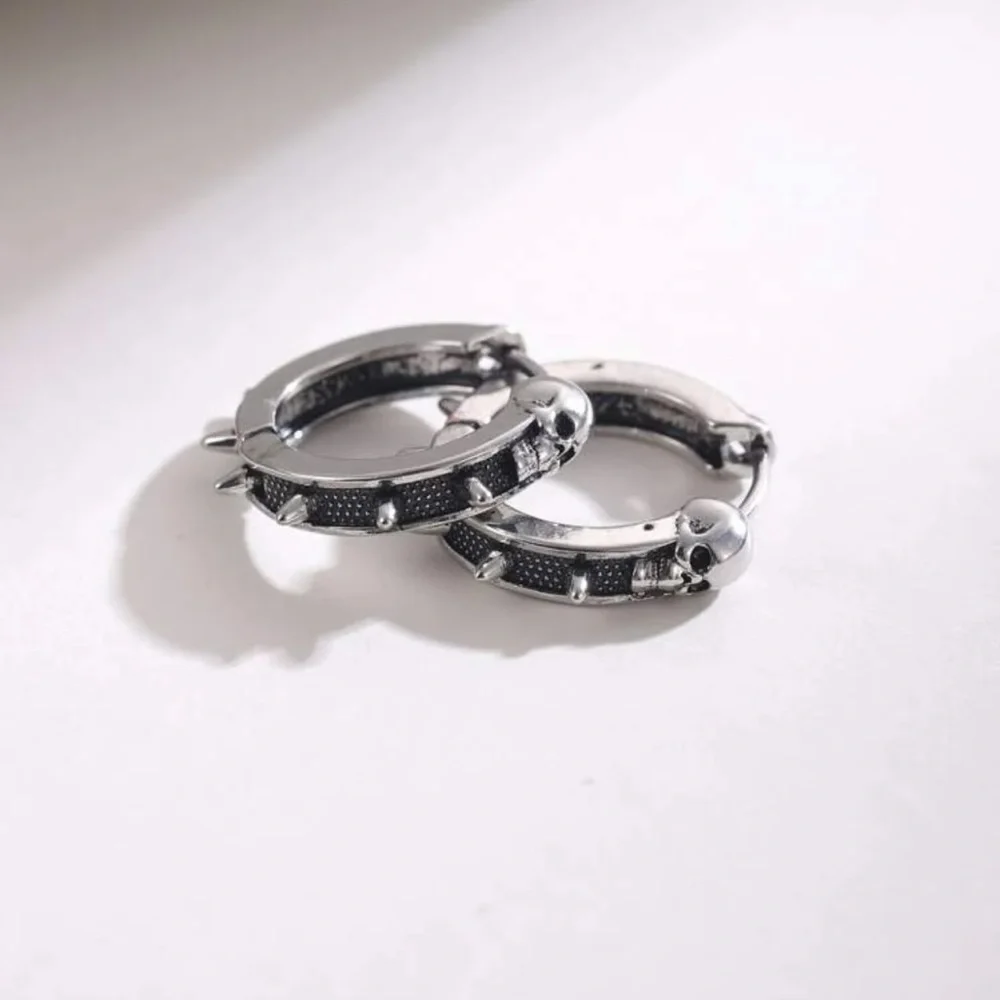 💀 Awesome Rustic Style Skeleton Skull Spiked Hoop Earrings 💀 - Picture 2 of 5